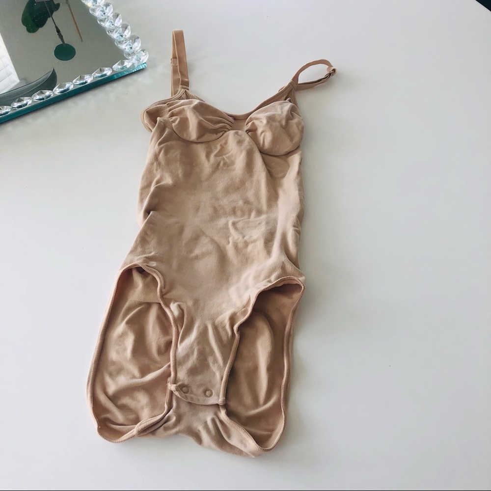NEW Skims Sculpting Bodysuit- Clay